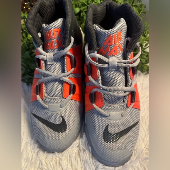 Nike - Picture 3 of 5